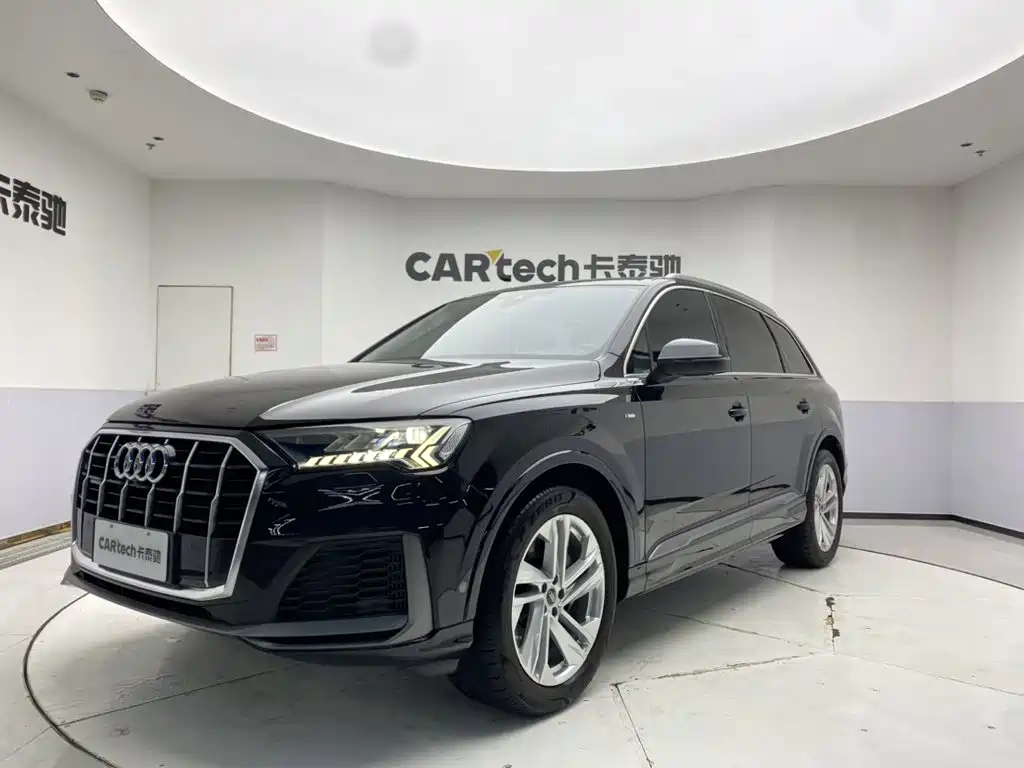 Audi Q7 2023 — фото 1
