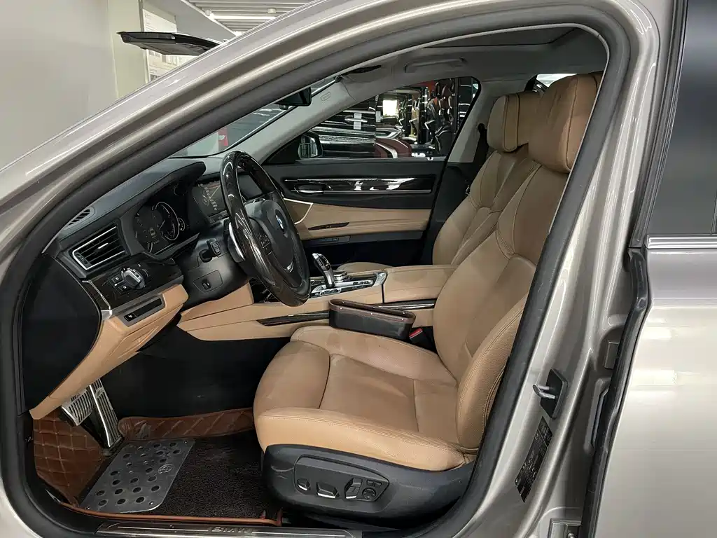 BMW 7 Series 2014 — фото 11