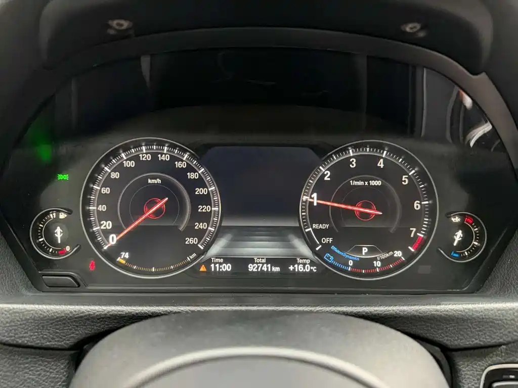 BMW 3 Series 2018 — фото 23