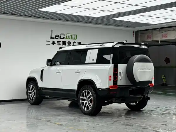 Land Rover Defender 2025