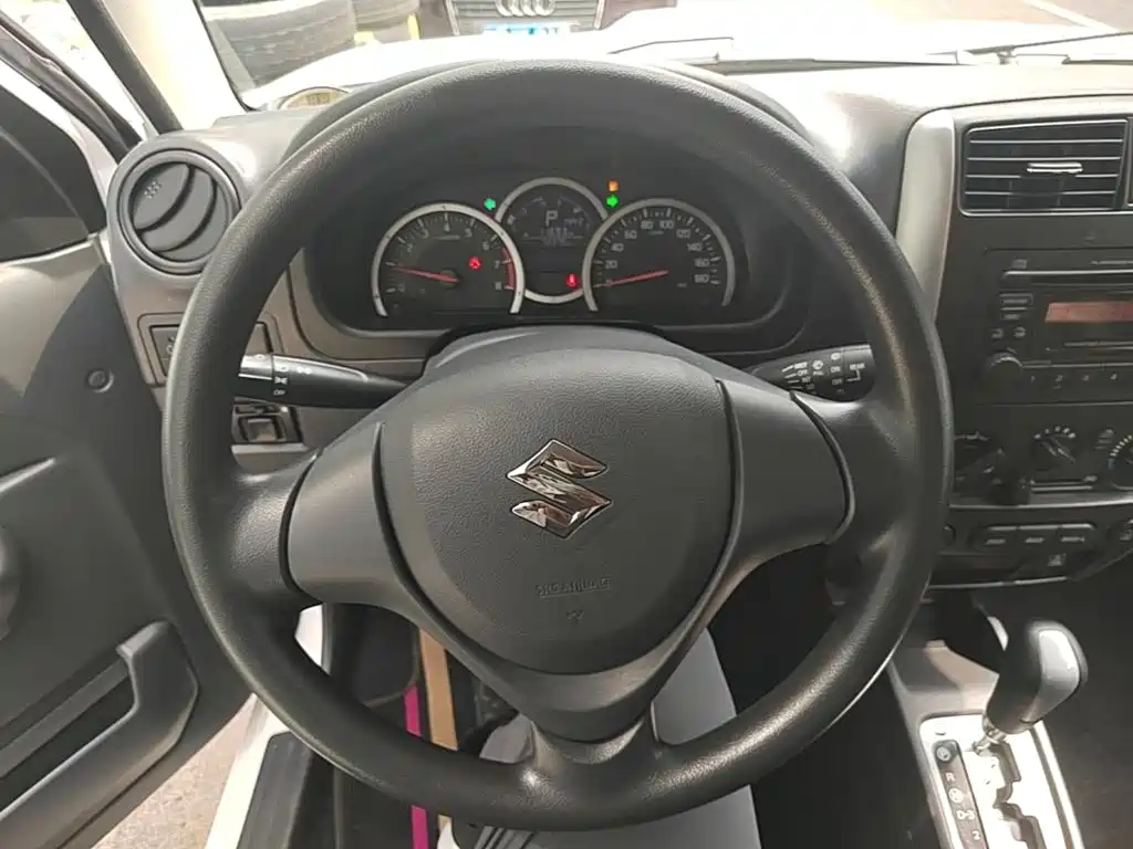 Suzuki Jimny 2018 — фото 11