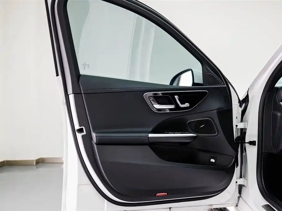 Mercedes-Benz C-Class 2023 — фото 9