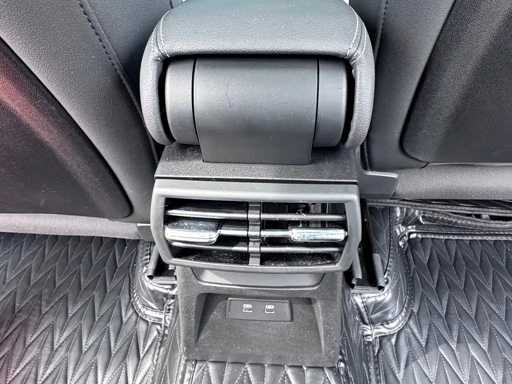 Audi A3 2023 — фото 10