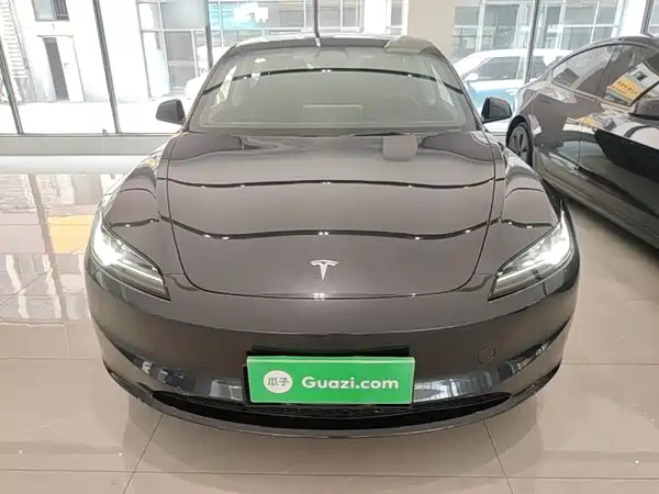 Tesla Model 3 2024