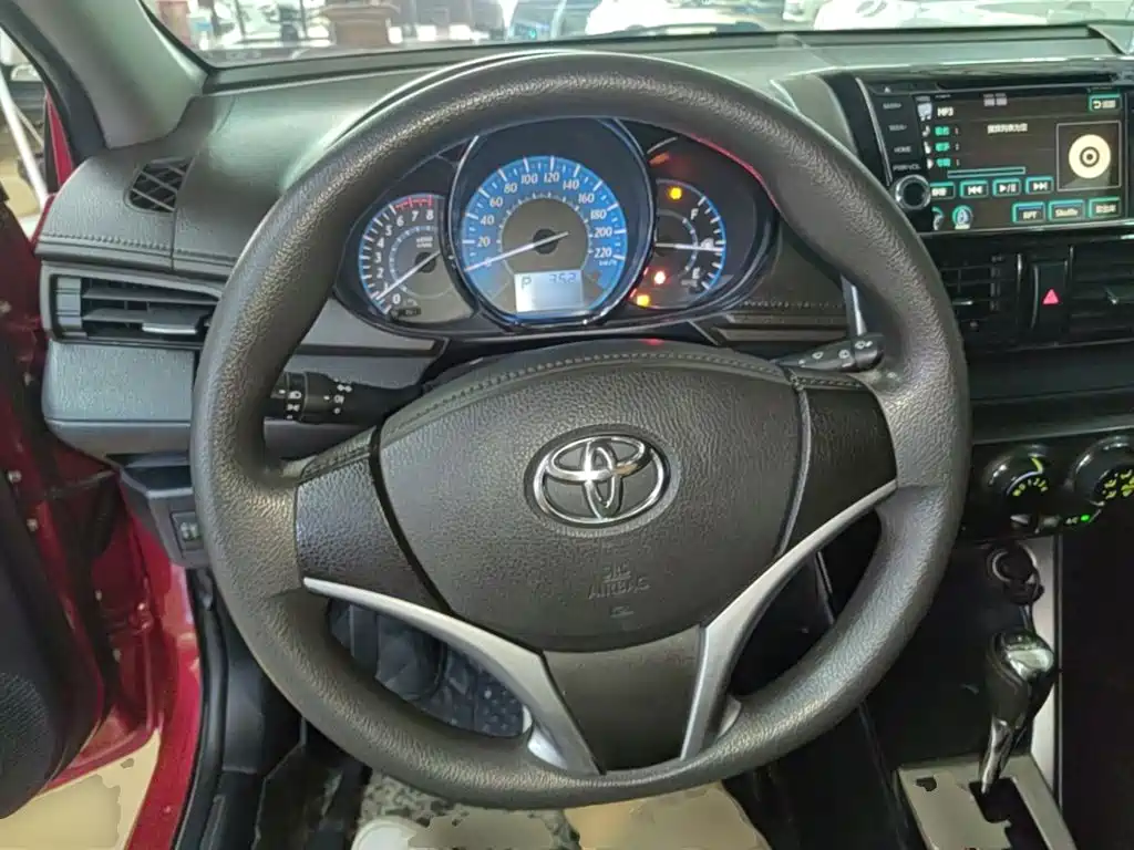 Toyota Yaris L 2016 — фото 11