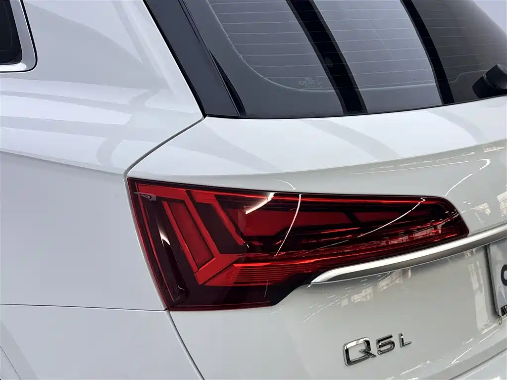 Audi Q5L 2022 — фото 10