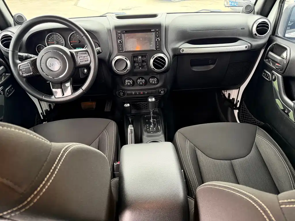 Jeep Wrangler 2014 — фото 10