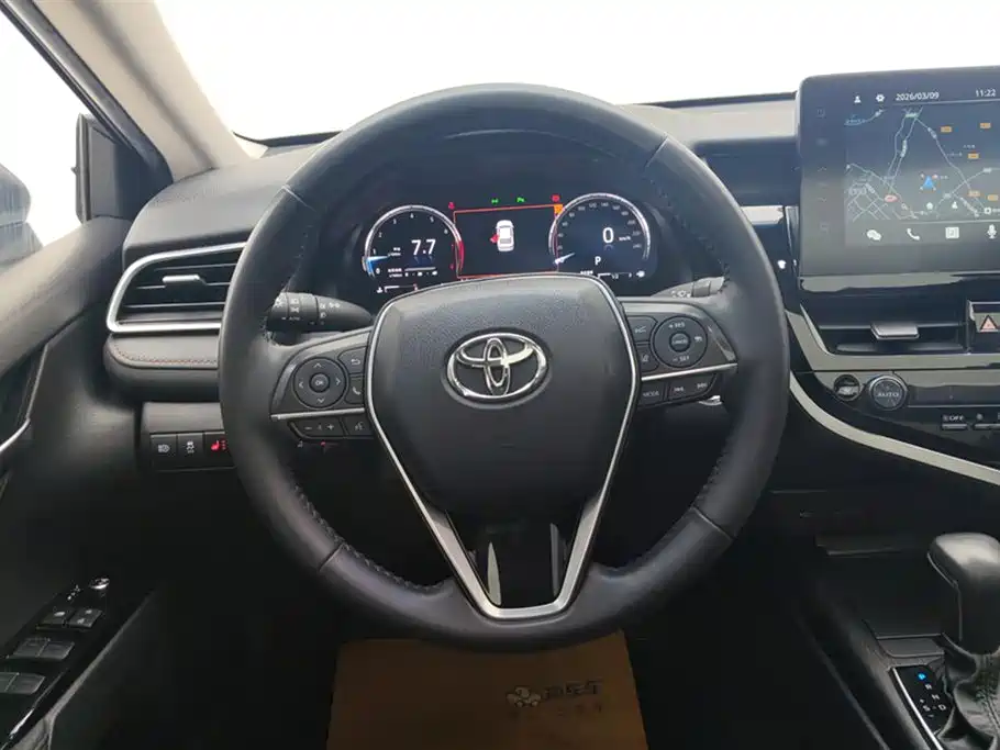 Toyota Camry 2022 — фото 15