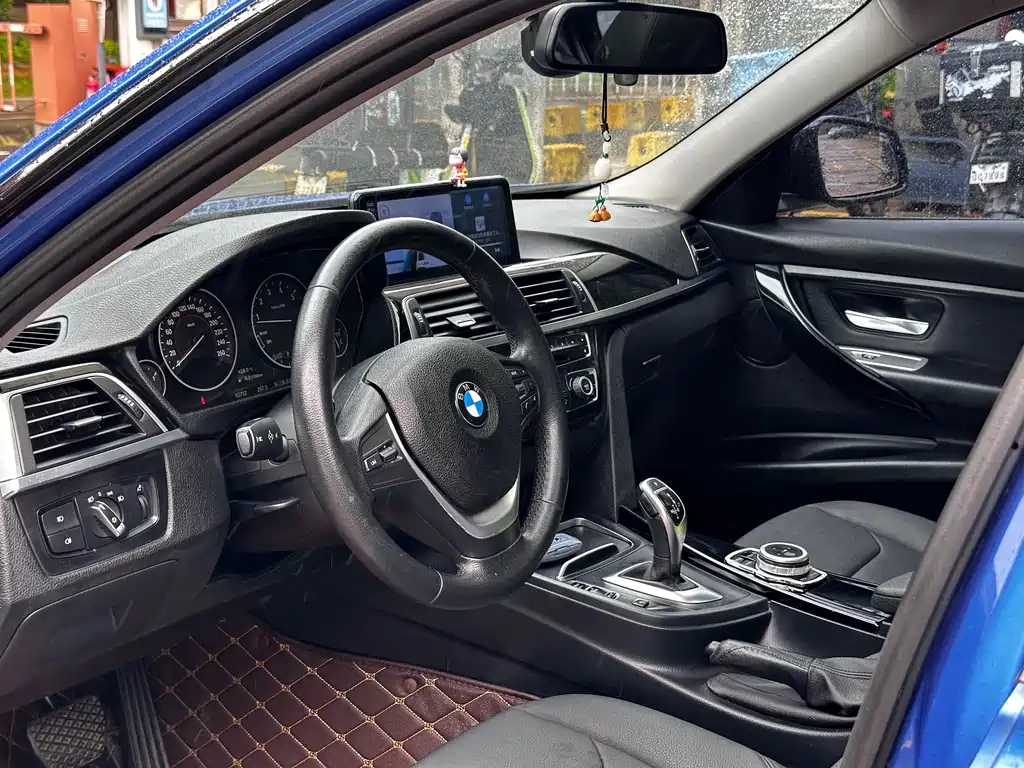 BMW 3 Series 2017 — фото 20