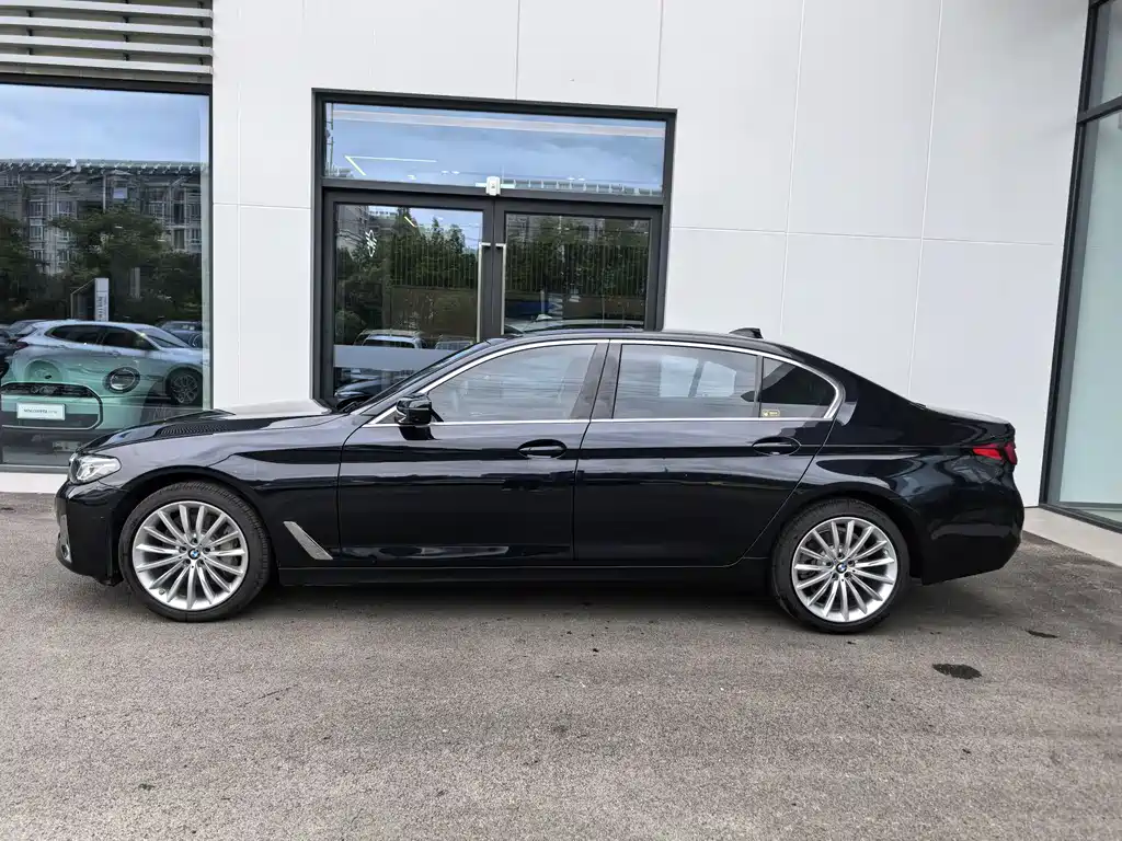 BMW 5 Series 2021