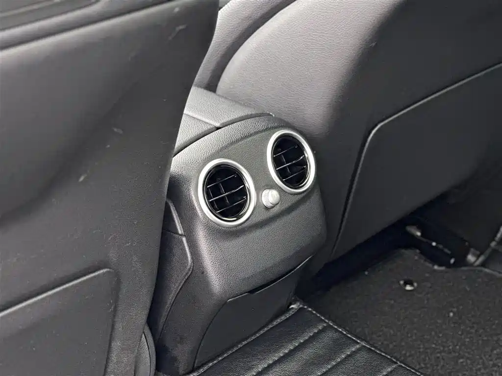 Mercedes-Benz C-Class 2018 — фото 12