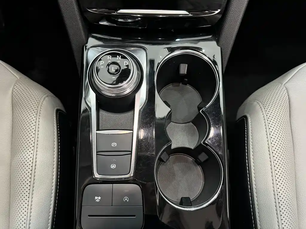 Ford Escape 2021 — фото 10