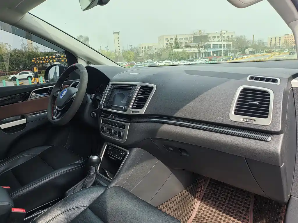Volkswagen Sharan 2017 — фото 11