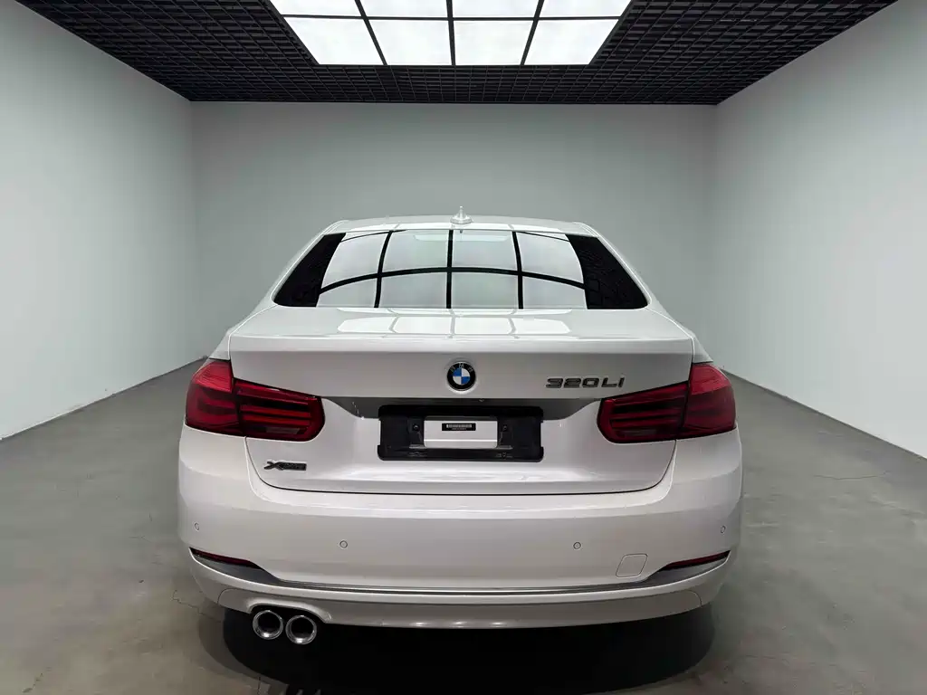 BMW 3 Series 2018 — фото 6