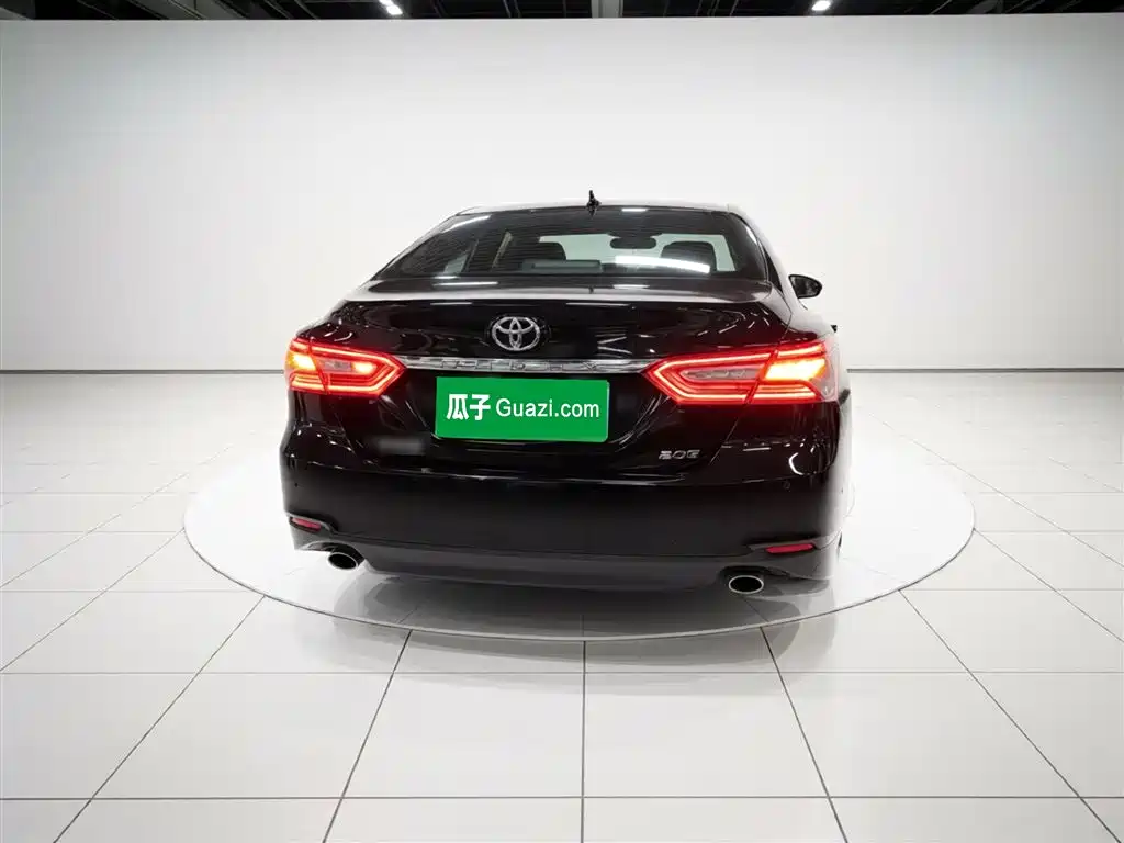 Toyota Camry 2023 — фото 4