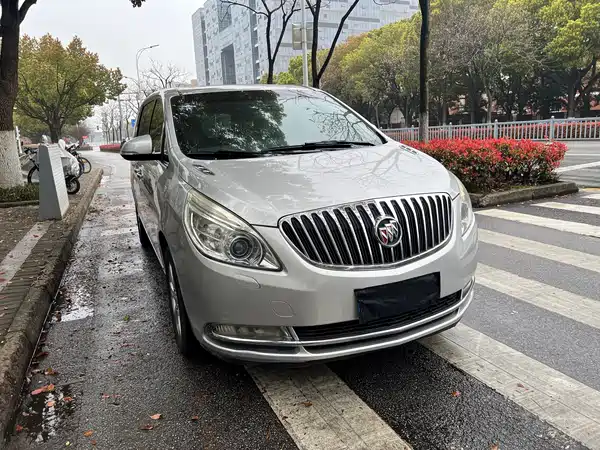 Buick GL8 2013