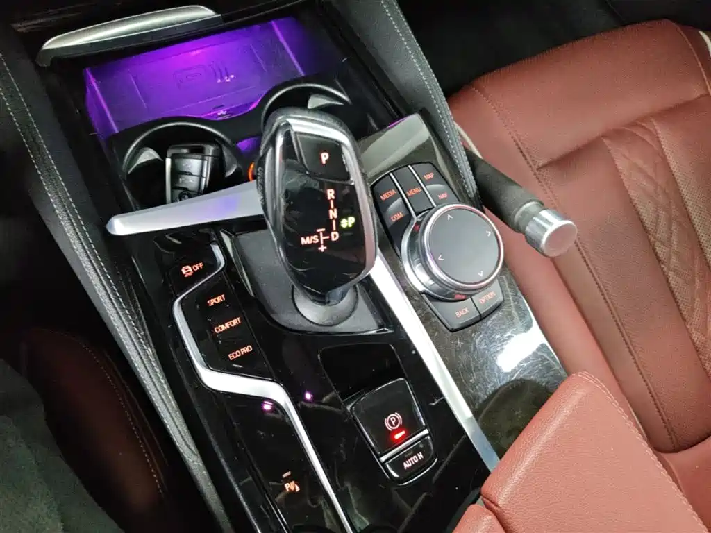 BMW 5 Series 2023 — фото 10