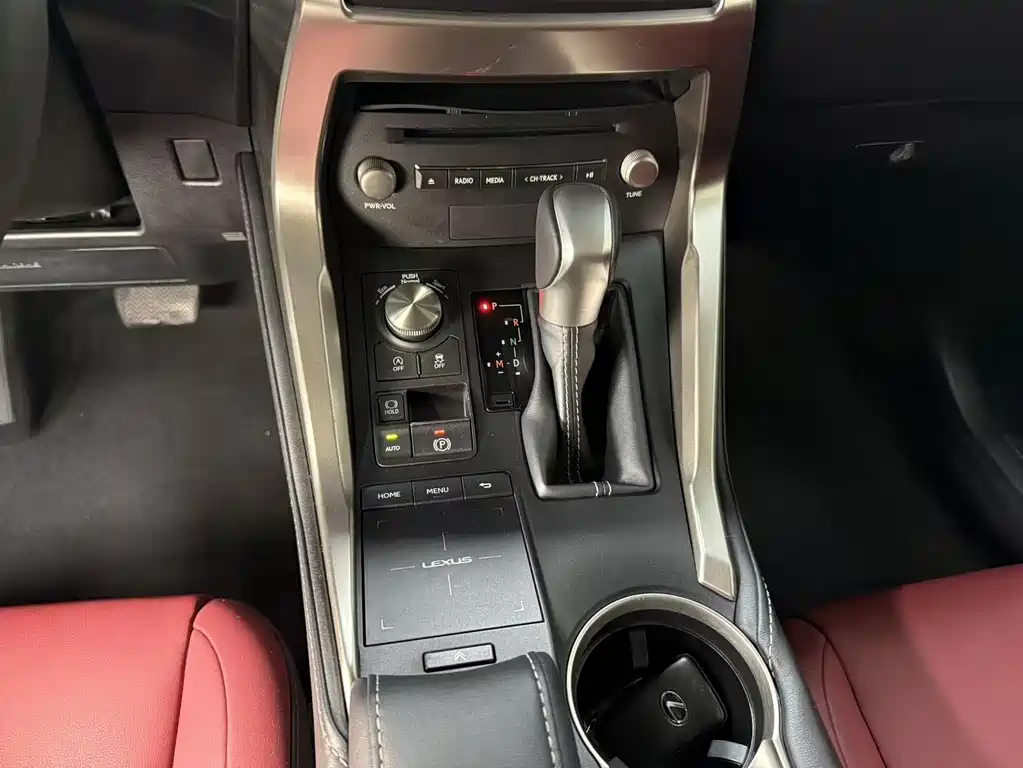 Lexus NX 2019 — фото 15