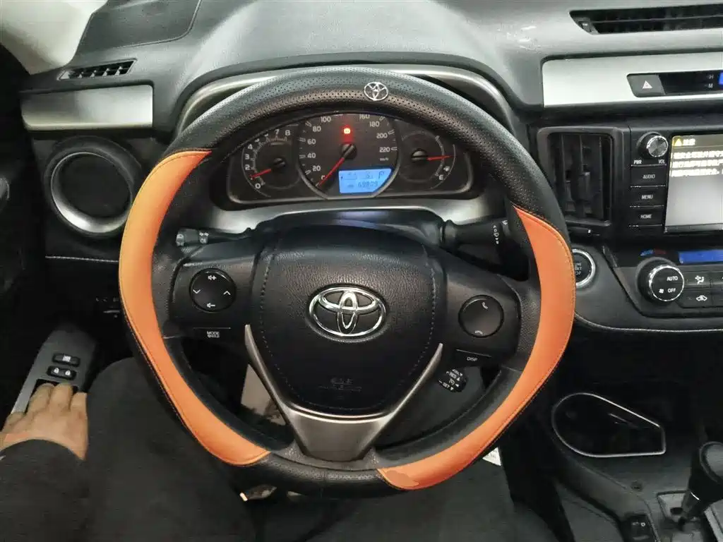 Toyota RAV4 2018 — фото 7