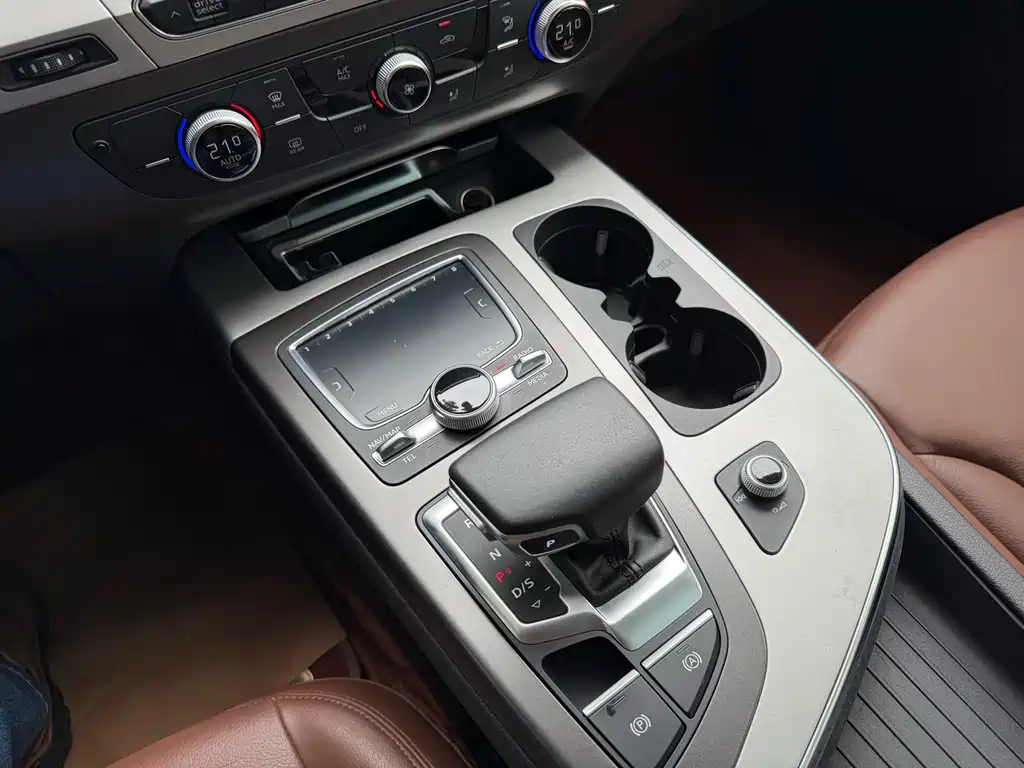 Audi Q7 2016 — фото 22