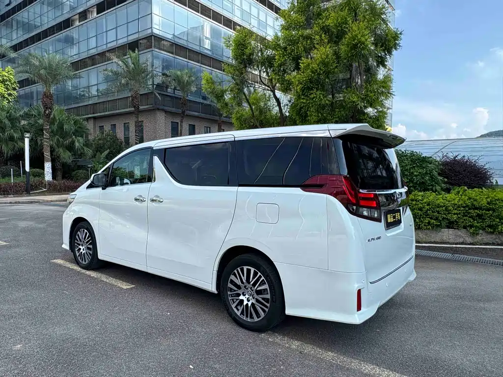Toyota Alphard 2017 — фото 12