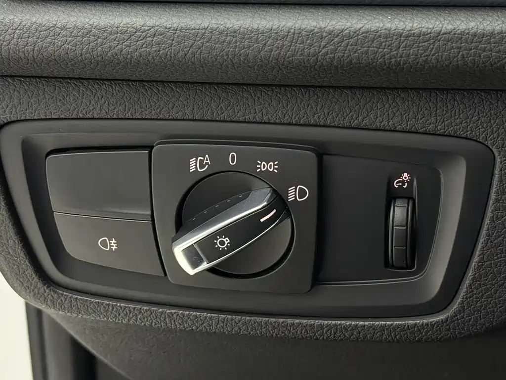 BMW 1 Series 2021 — фото 10