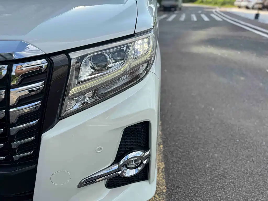 Toyota Alphard 2017 — фото 16