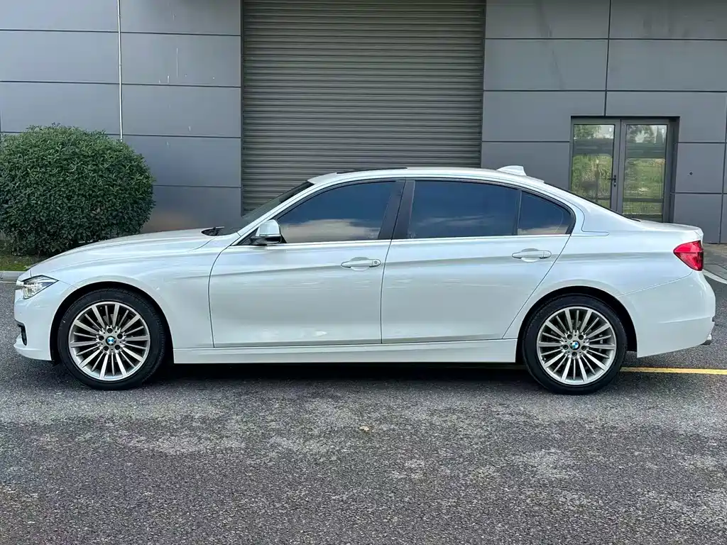 BMW 3 Series 2018 — фото 5