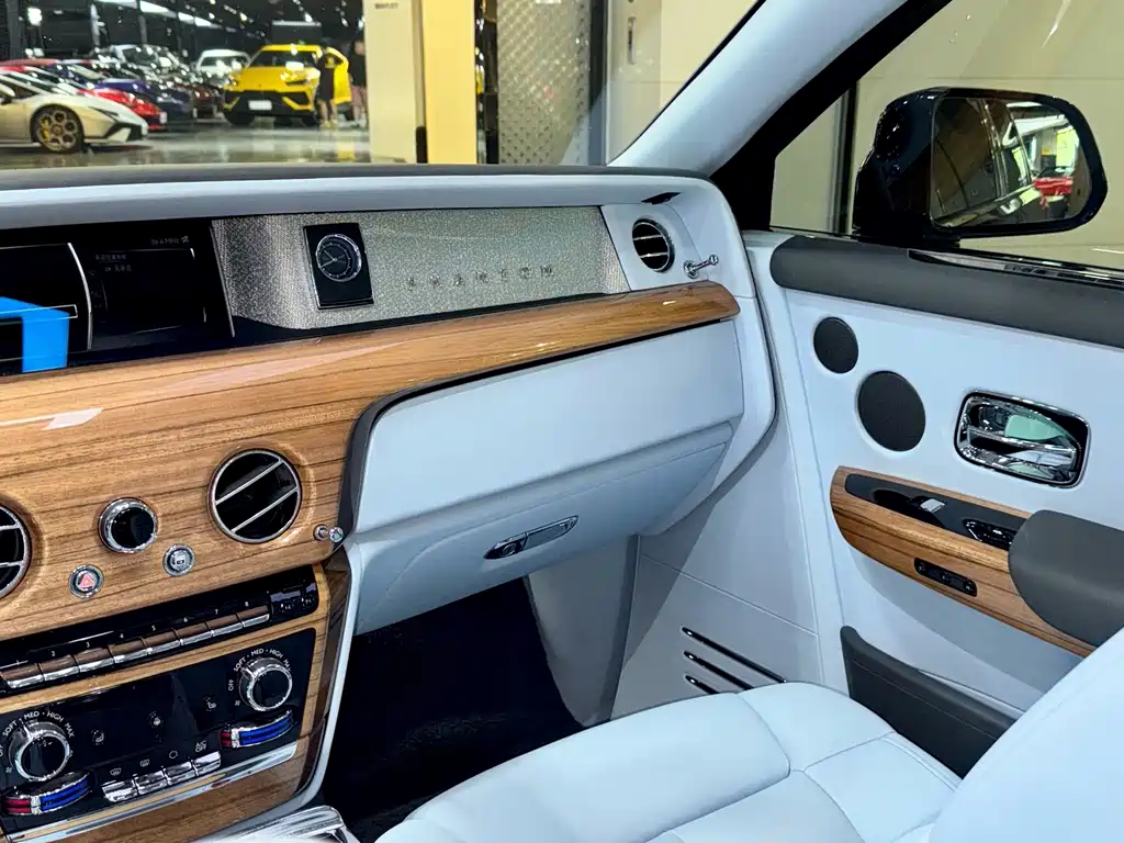 Rolls-Royce Phantom 2020 — фото 16