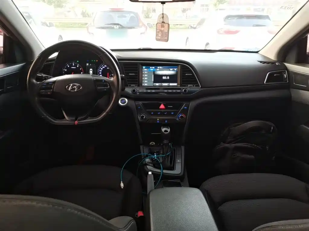 Hyundai Elantra 2019 — фото 10