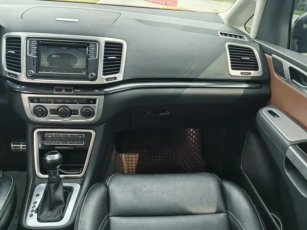Volkswagen Sharan 2017 — фото 16