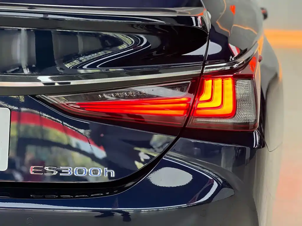 Lexus ES 2021 — фото 18