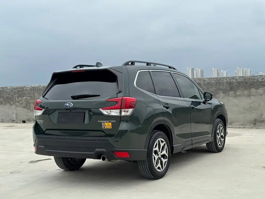 Subaru Forester 2022 — фото 11