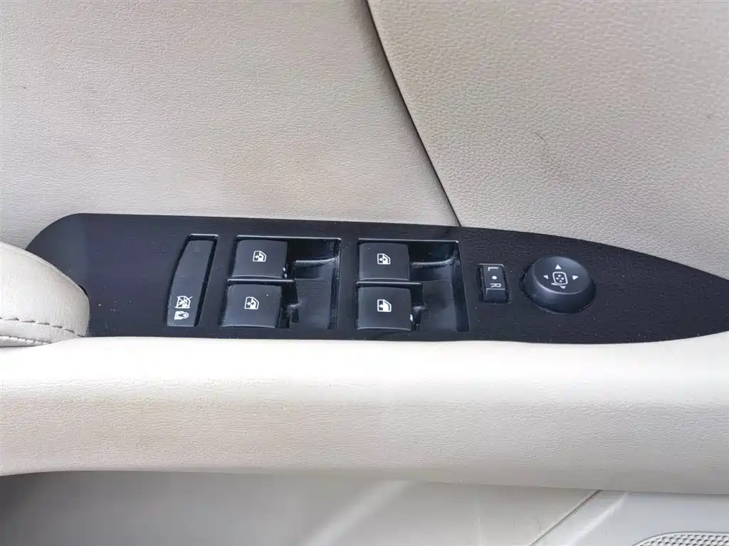 Cadillac XTS 2014 — фото 21