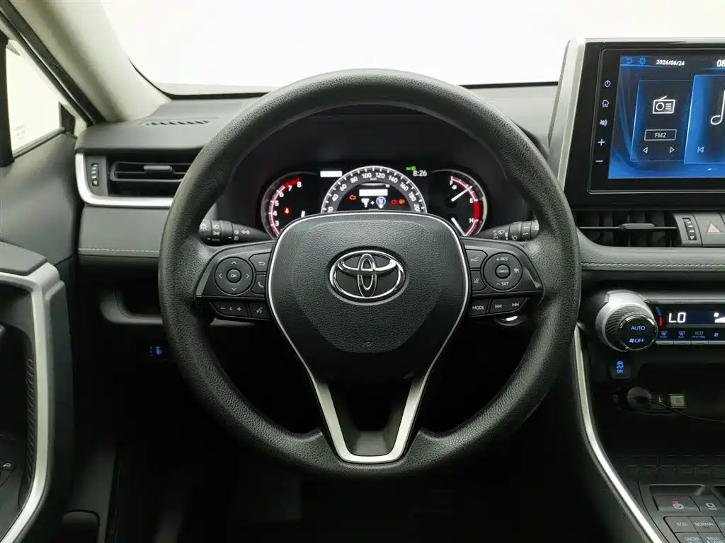 Toyota RAV4 2021 — фото 11