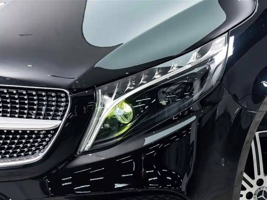 Mercedes-Benz V-Class 2023 — фото 4