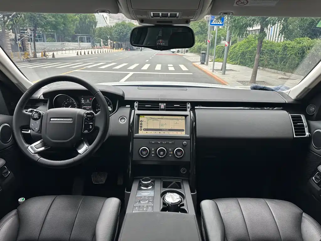 Land Rover Discovery 2019 — фото 11