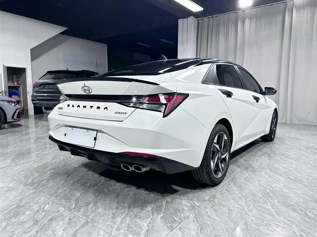 Hyundai Elantra 2023
