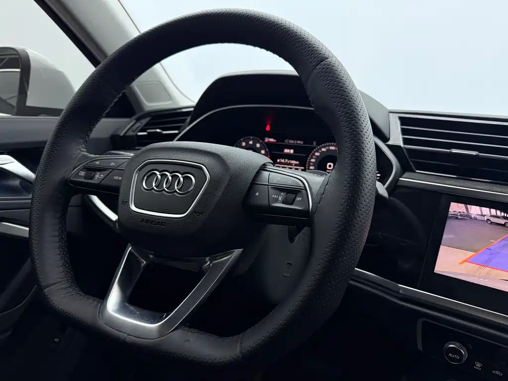 Audi Q3 2021 — фото 16