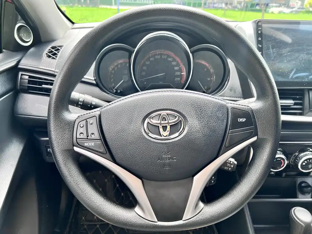 Toyota Yaris L 2022 — фото 22