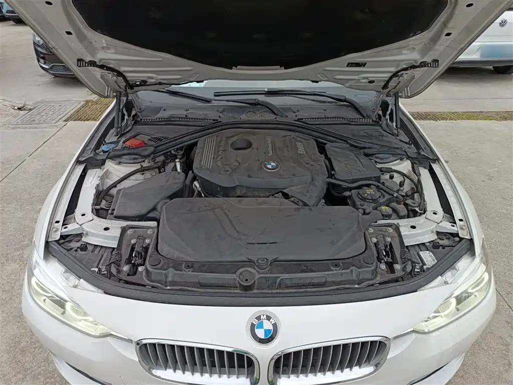 BMW 3 Series 2019 — фото 10