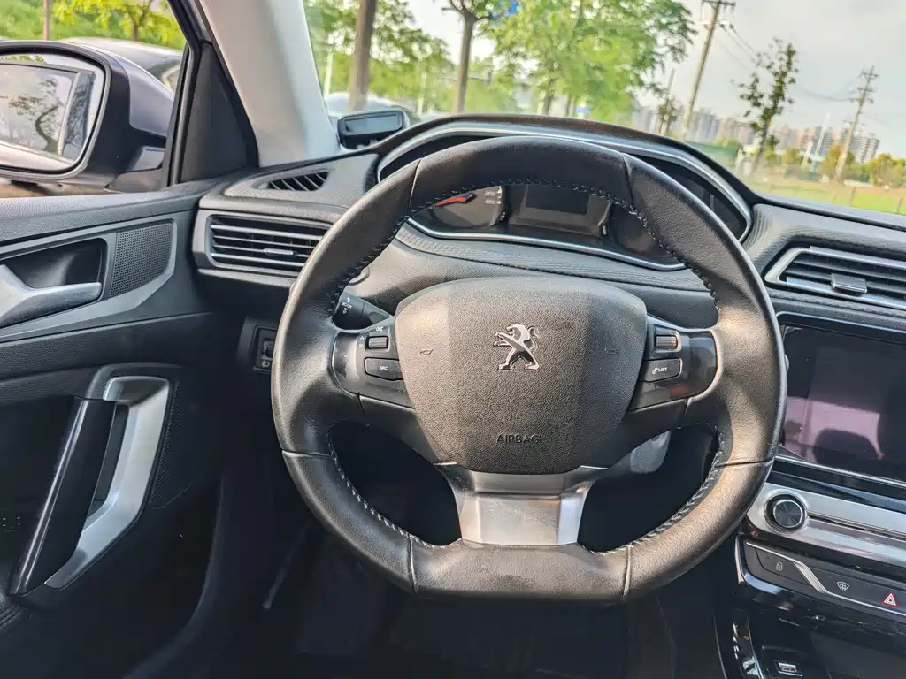 Peugeot 308 2019 — фото 15