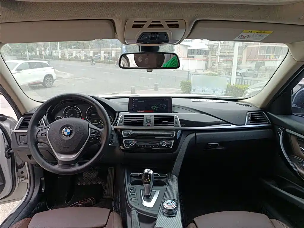 BMW 3 Series 2019 — фото 12