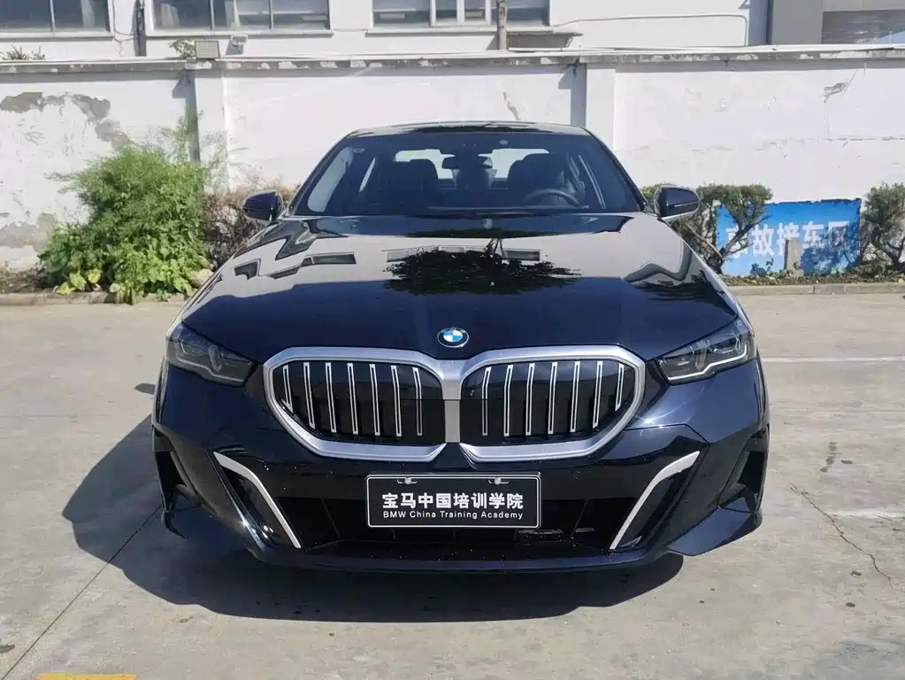 BMW 5 Series — фото 2