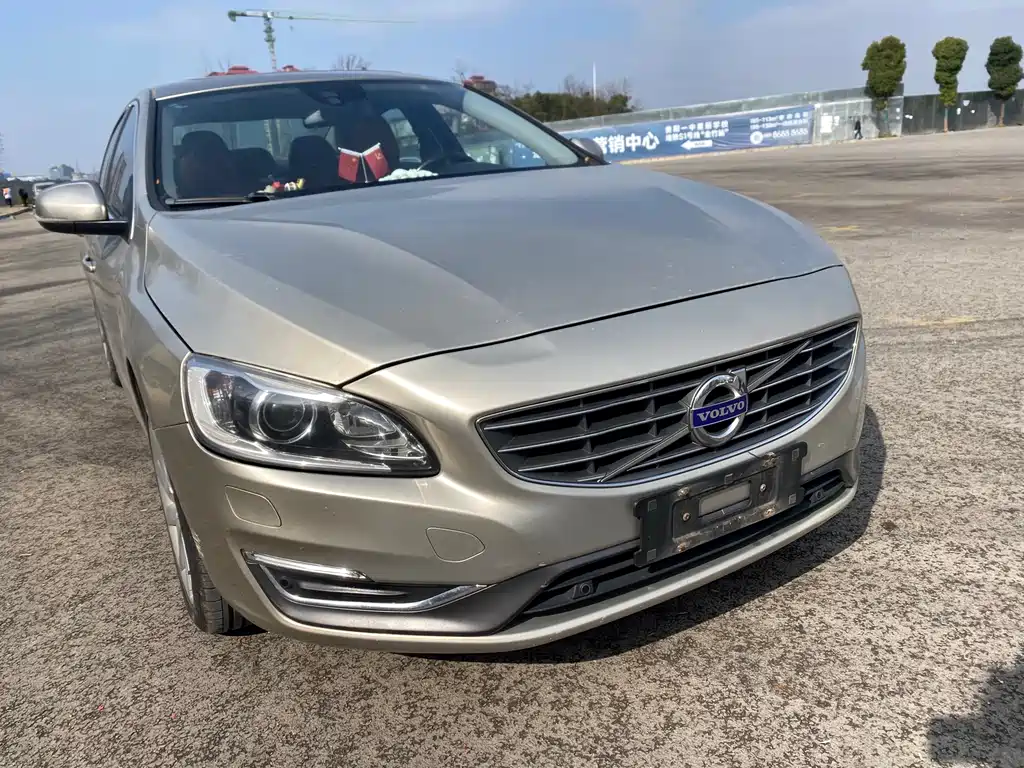 Volvo S60 2015 — фото 3