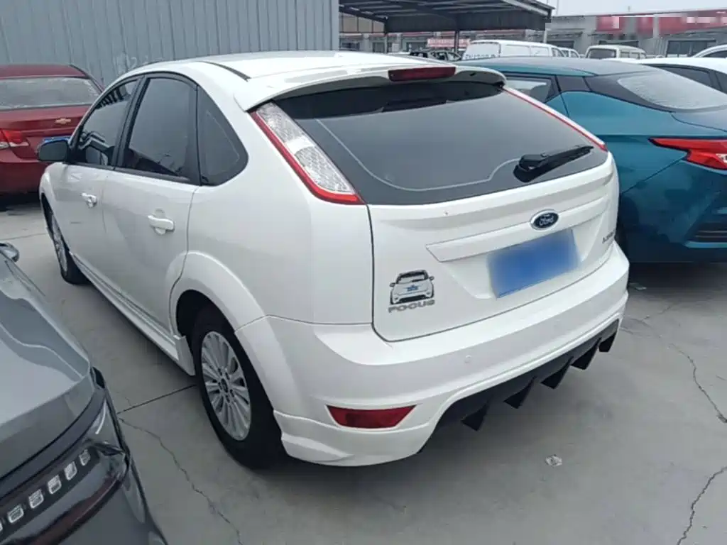 Ford Focus 2015 — фото 23