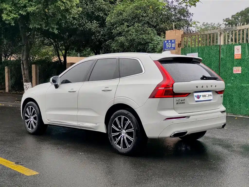 Volvo XC60 2021 — фото 4