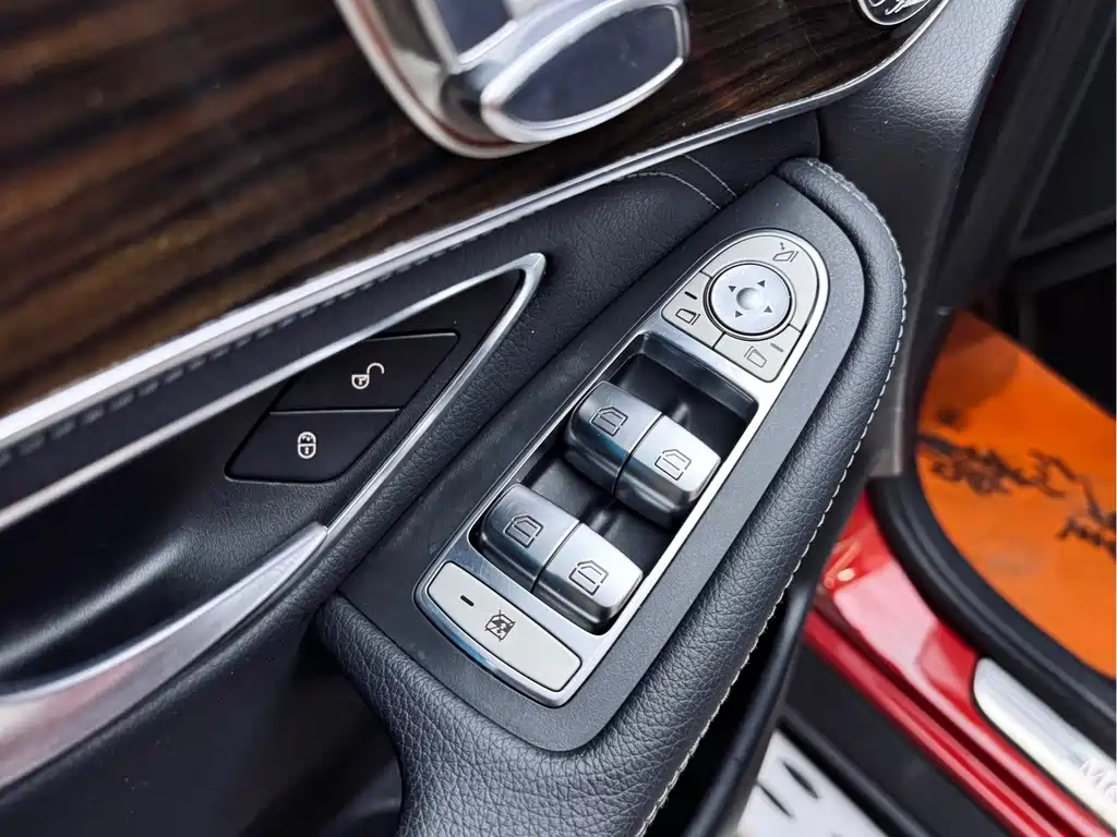 Mercedes-Benz GLC 2017 — фото 12