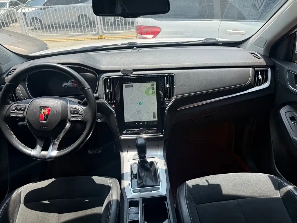 Roewe RX5 New Energy 2018 — фото 7