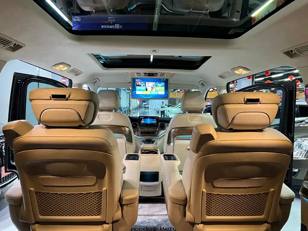 Mercedes-Benz V-Class 2023 — фото 13